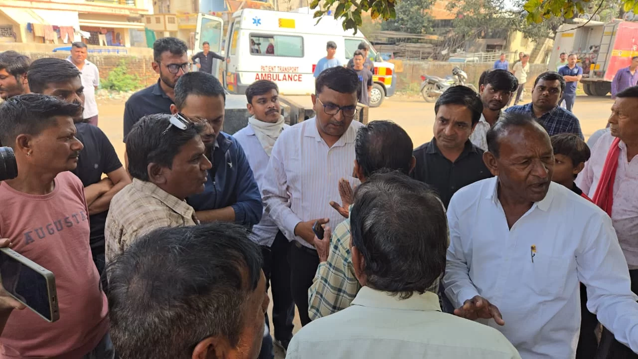 નડિયાદ પ્રગતિનગરમાં હાઉસિંગ બોર્ડની કાર્યવાહી: જેસીબી ફરી વળ્યું, પાંચ મકાનો ધરાશાયી