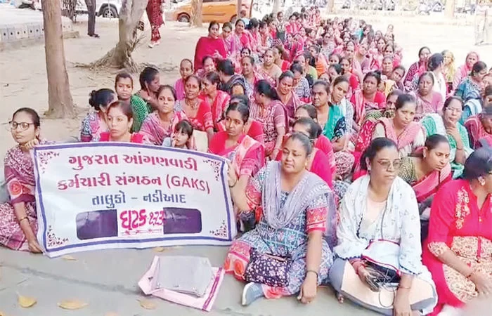 નડિયાદમાં આંગણવાડી-આશા વર્કરોની ગર્જના: હાઈકોર્ટના આદેશ છતાં ન્યાય ન મળતા સરકાર સામે જંગ છેડ્યો!