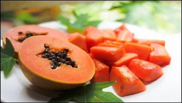 પપૈયું ખાવાના શોખીન છો? તો આ સમાચાર તમારા માટે છે. જાણો કોના માટે છે નુકસાનકારક.