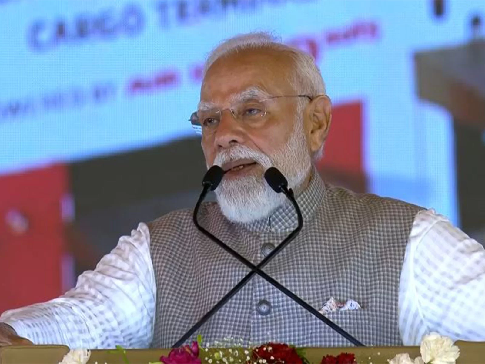 PM મોદીએ દેશને સોંપ્યું એશિયાનું સૌથી મોટું એરપોર્ટ: જેવર એરપોર્ટના ઉદ્ઘાટન સાથે UP બન્યું 'એરપોર્ટ સ્ટેટ', મિડલ ઈસ્ટ સંકટ પર પણ પીએમની મોટી વાત