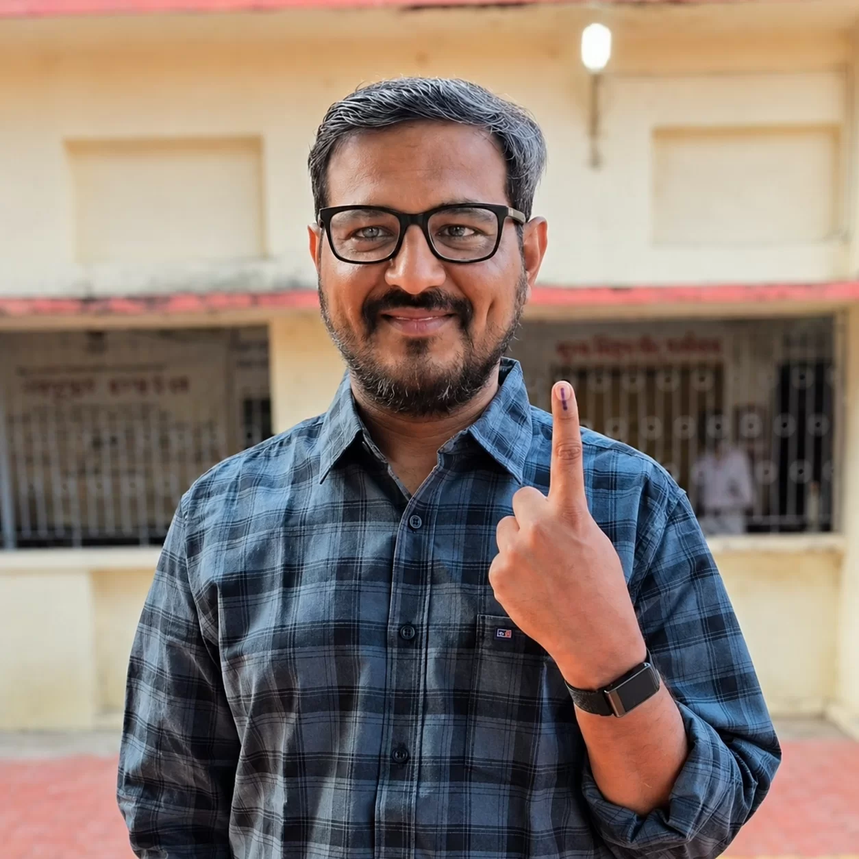 આણંદમાં કલેક્ટર પ્રવિણ ચૌધરીએ મતદાન કરી નાગરિકોને આપ્યો સંદેશ