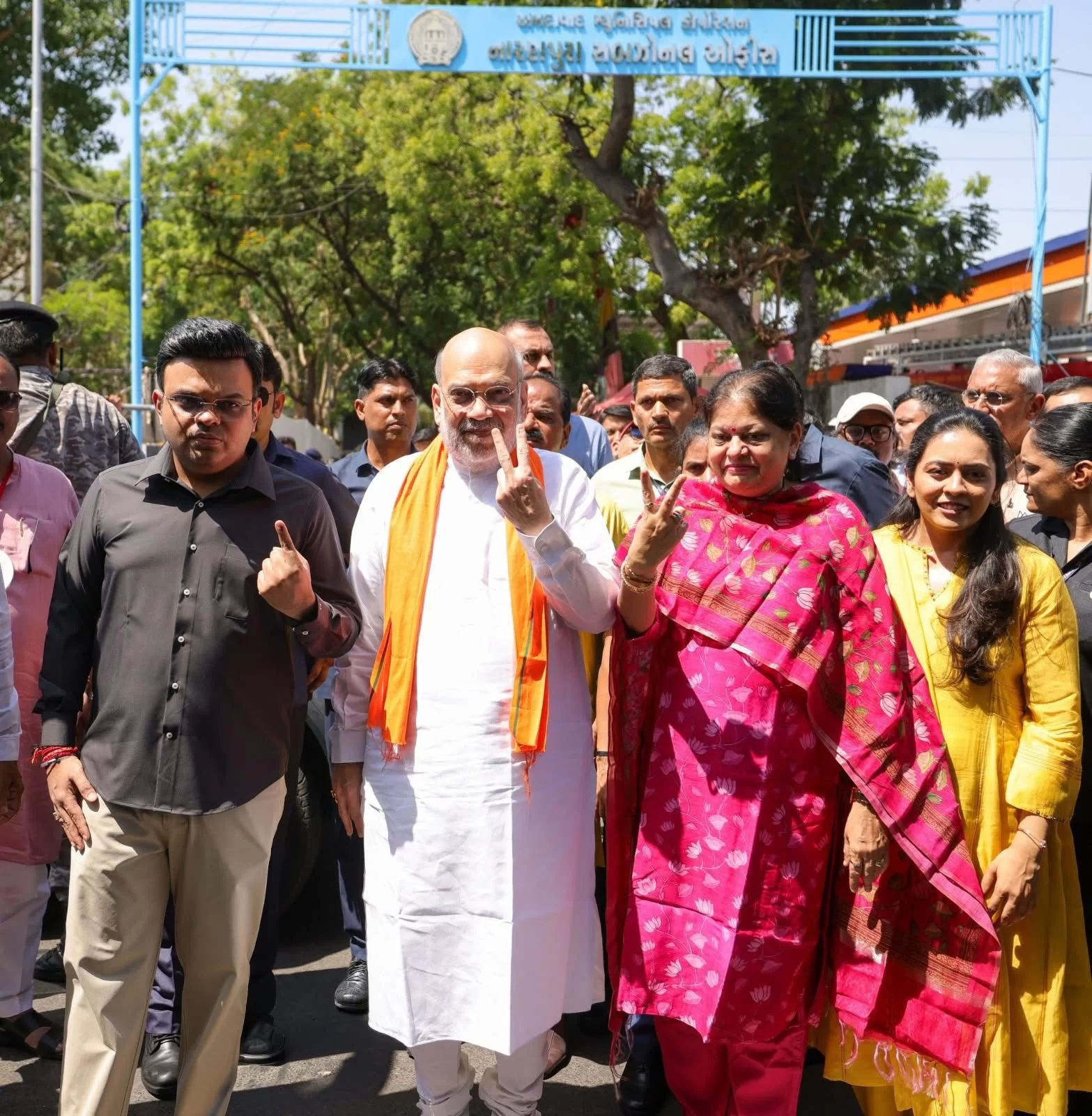 મતદાન એ જ મહાદાન: અમિત શાહએ પરિવાર સાથે કર્યું મતદાન