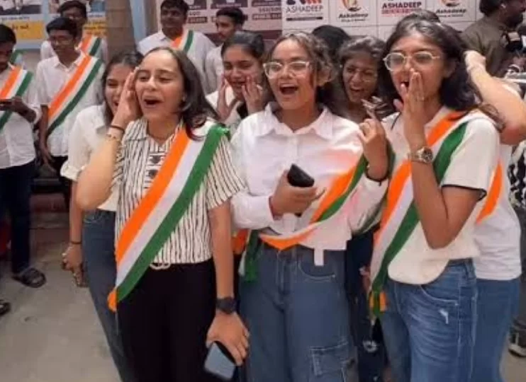 ધોરણ-10નું પરિણામ 83.86% જાહેર : દીકરીઓએ ફરી મારી બાજી, 35 હજારથી વધુ વિદ્યાર્થીઓએ મેળવ્યો A1 ગ્રેડ
