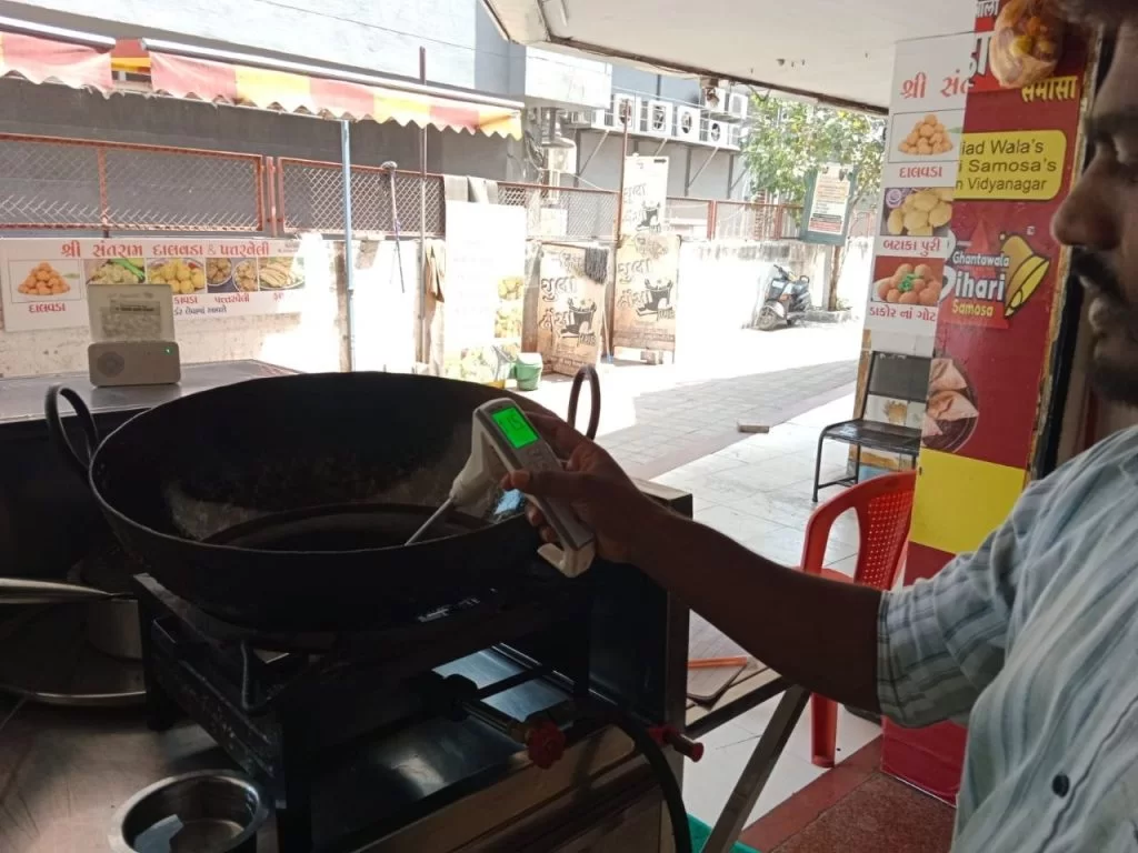 આણંદમાં ફુડ સેફ્ટી વિભાગની તાબડતોબ કાર્યવાહી : ૯૩ ખાદ્યચીજોના સેમ્પલ લેવાયા